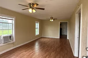 626 W 7th St, Freeport, TX 77541 - Photo 2