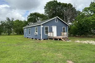 626 W 7th St, Freeport, TX 77541 - Photo 1