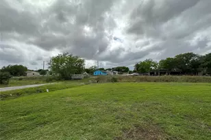 626 W 7th St, Freeport, TX 77541 - Photo 10