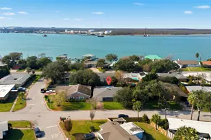 1205 Marine Dr, Galveston, TX 77550 - Photo 2
