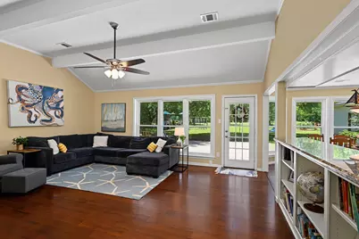 424 Middleton Street, Bacliff, TX 77518 - Photo 4