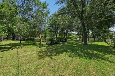 424 Middleton Street, Bacliff, TX 77518 - Photo 32
