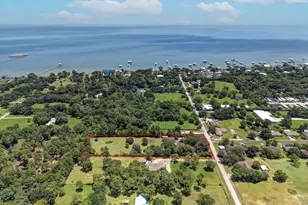 424 Middleton St, Bacliff, TX 77518 - Photo 1