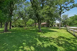 424 Middleton St, Bacliff, TX 77518 - Photo 36