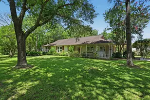 424 Middleton St, Bacliff, TX 77518 - Photo 1