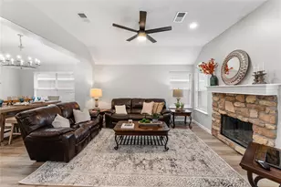 29 Cypress Bayou Ct, The Woodlands, TX 77382 - Photo 2