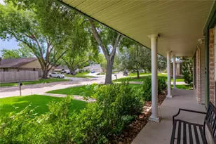 1115 Newport Blvd, League City, TX 77573 - Photo 2