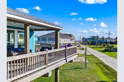 940 Driftwood Drive, Crystal Beach, TX 77650 - Photo 6