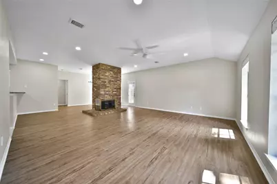 10 Still Corner Place, The Woodlands, TX 77381 - Photo 6