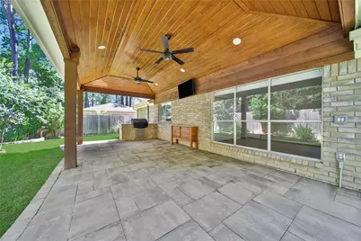 10 Still Corner Place, The Woodlands, TX 77381 - Photo 2