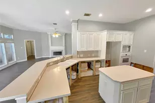 109 Smokey Lake Ln, Dickinson, TX 77539 - Photo 10