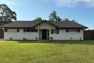 211 Staples Dr, Baytown, TX 77523 - Photo 1