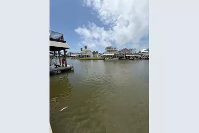922 Nueces Drive, Galveston, TX 77554 - Photo 2