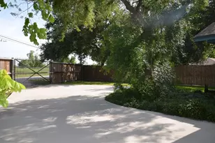 11608 Old Main Street Loop Rd, Houston, TX 77025 - Photo 2