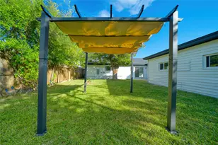 8114 Pella Dr, Houston, TX 77036 - Photo 10