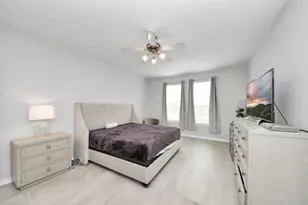 13710 Breezy Meadow Ct, Houston, TX 77044 - Photo 16