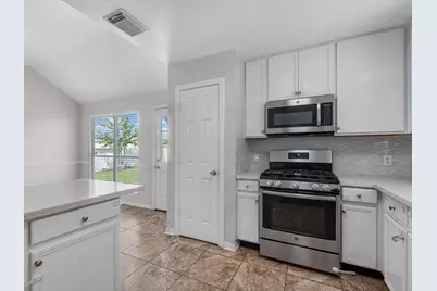 18634 S Wimbledon Drive, Katy, TX 77449 - Photo 10