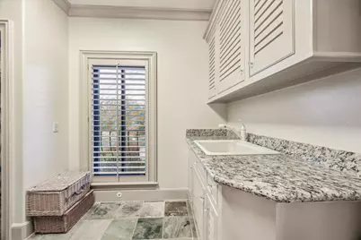 52 Briar Hollow Lane #E, Houston, TX 77027 - Photo 32