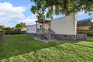 11910 Hazy Hill Dr, Houston, TX 77044 - Photo 2