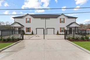 5140 Mallow St, Houston, TX 77033 - Photo 1