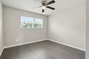 201 S Kansas Ave, League City, TX 77573 - Photo 12