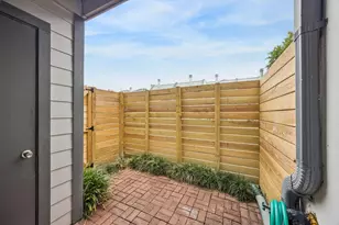 5050 Glenmont Dr, Houston, TX 77081 - Photo 10