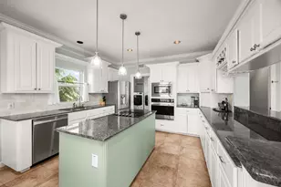 219 Lokai St, Tiki Island, TX 77554 - Photo 10