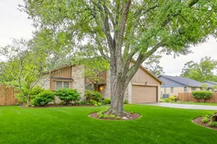 9810 Bayou Woods Dr, Baytown, TX 77521 - Photo 2