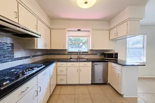 9507 Meadowbriar Ln, Houston, TX 77063 - Photo 10