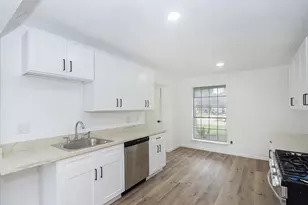 1918 Deerhurst Ln, Houston, TX 77088 - Photo 6