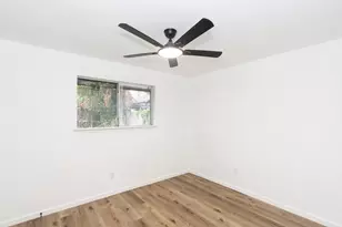 1918 Deerhurst Ln, Houston, TX 77088 - Photo 12