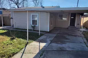 10614 Chadwick St, Houston, TX 77029 - Photo 2