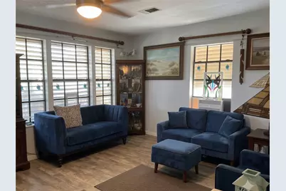 910 Avenue L, Galveston, TX 77550 - Photo 4
