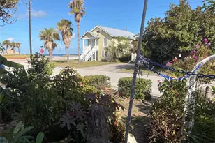 910 Avenue L, Galveston, TX 77550 - Photo 2