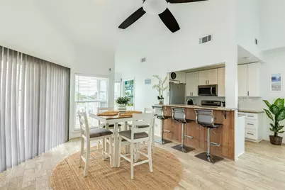 13827 Pirates Beach Boulevard, Galveston, TX 77554 - Photo 16