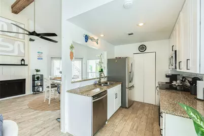 13827 Pirates Beach Boulevard, Galveston, TX 77554 - Photo 18