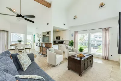 13827 Pirates Beach Boulevard, Galveston, TX 77554 - Photo 10