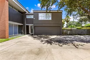 1310 Harbor View Dr, Galveston, TX 77550 - Photo 38