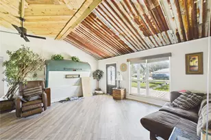 2725 Redbud Ln, Alvin, TX 77511 - Photo 2