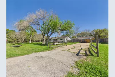 2725 Redbud Lane, Alvin, TX 77511 - Photo 12