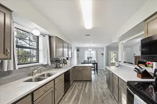 313 W Nichols St, Bellville, TX 77418 - Photo 6