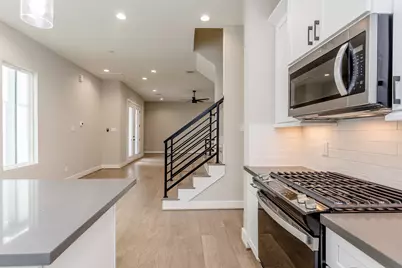 1439 W 25th Street #B, Houston, TX 77008 - Photo 12
