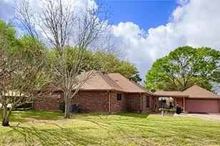 506 Houston St, Wallis, TX 77485 - Photo 18