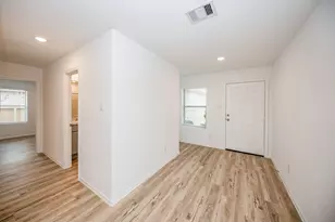 140 Austin St, Angleton, TX 77515 - Photo 6