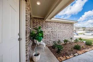 140 Austin St, Angleton, TX 77515 - Photo 4