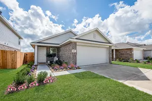 140 Austin St, Angleton, TX 77515 - Photo 1