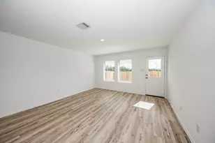 140 Austin St, Angleton, TX 77515 - Photo 12