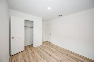 140 Austin St, Angleton, TX 77515 - Photo 20