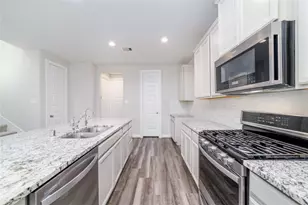 10008 Waving Grain Ln, Houston, TX 77080 - Photo 6
