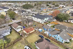 122 Amundsen St, Houston, TX 77009 - Photo 6